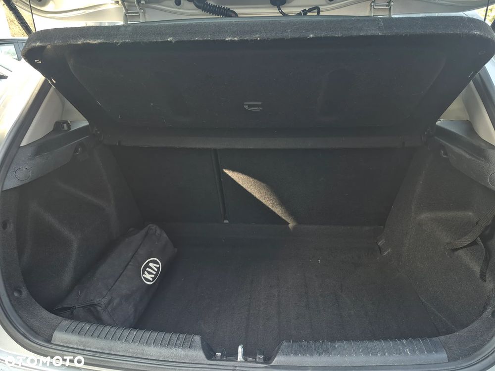 Kia Ceed 1.4 CVVT Dream Team Edition - 30