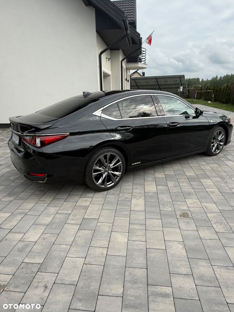 Lexus ES 300h F Sport - 32