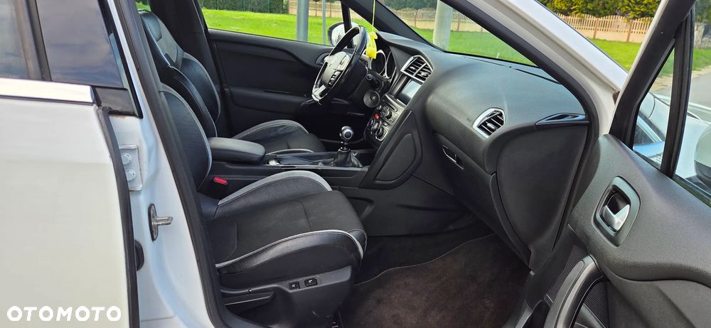 Citroën DS4 e-HDi 110 SoChic - 10