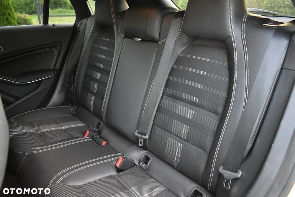 Mercedes-Benz CLA 200 7G-DCT UrbanStyle Edition - 12