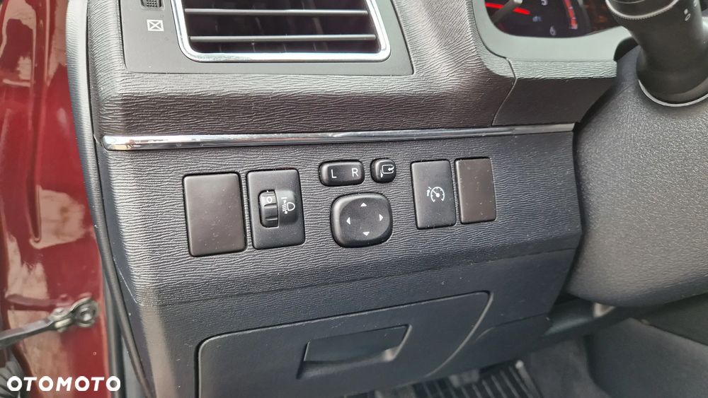 Toyota Avensis 2.0 D-4D Premium - 17