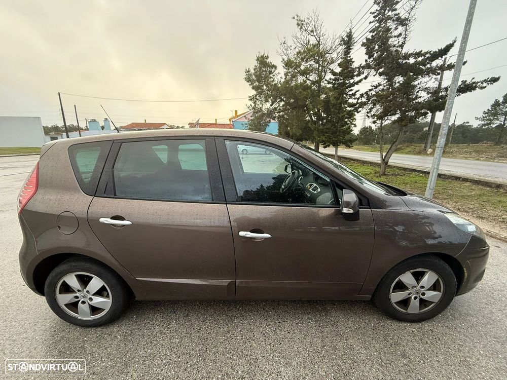 Renault Scénic 1.5 dCi Dynamique S - 11
