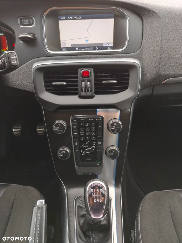 Volvo V40 D2 R Design - 27