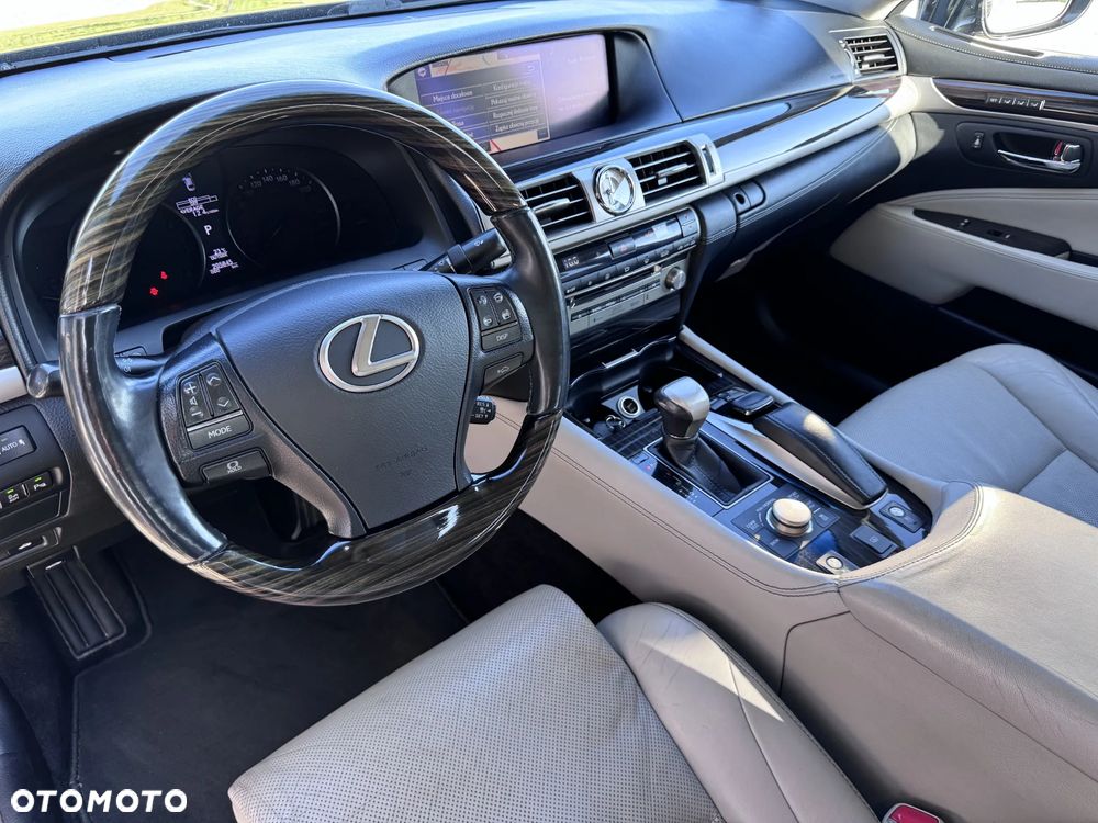 Lexus LS - 10