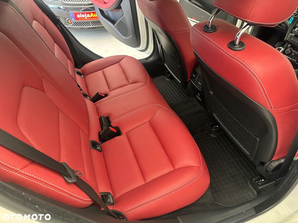 Infiniti Q30 1.6t Pure - 10