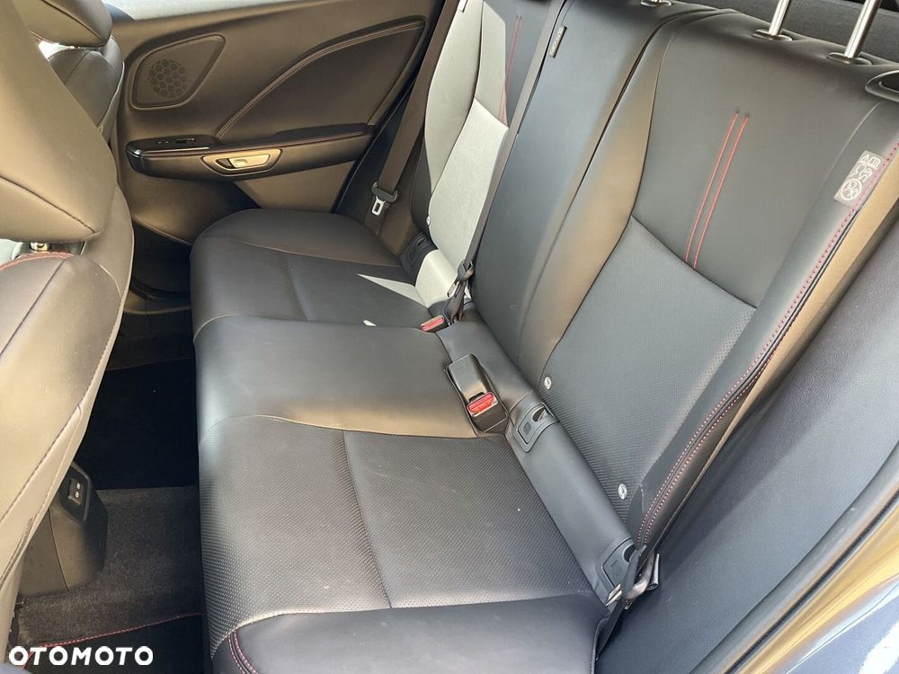 Lexus LBX 1.5 Hybrid Emotion - 14