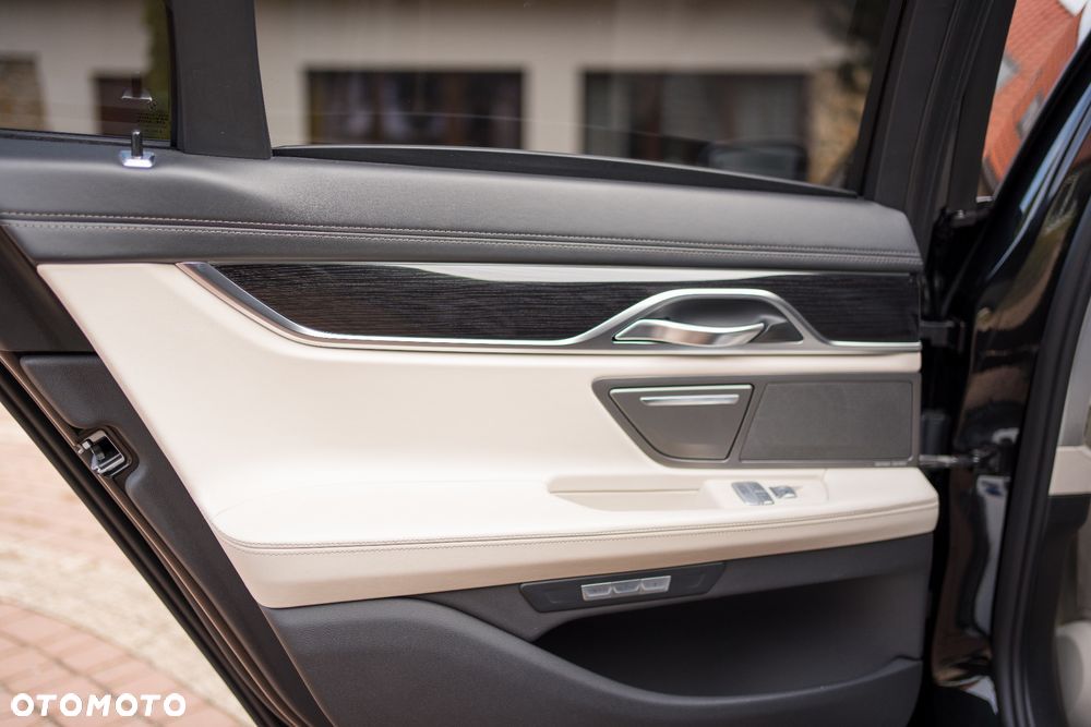 BMW Seria 7 740d xDrive - 30