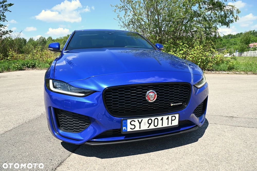 Jaguar XE - 10
