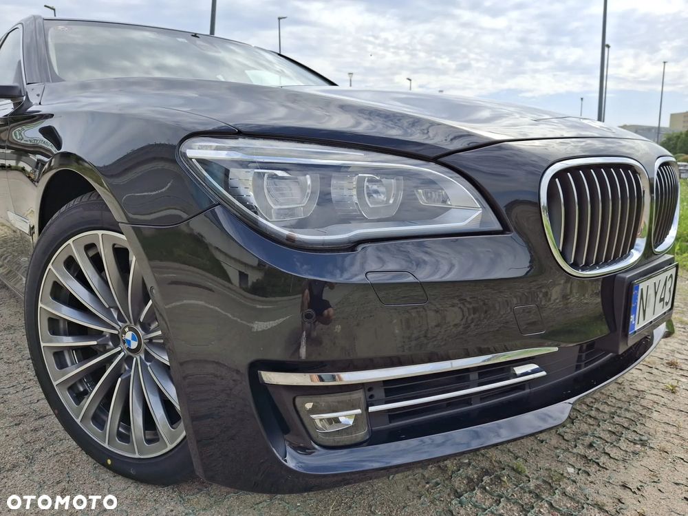 BMW Seria 7 740i Edition Exclusive - 10