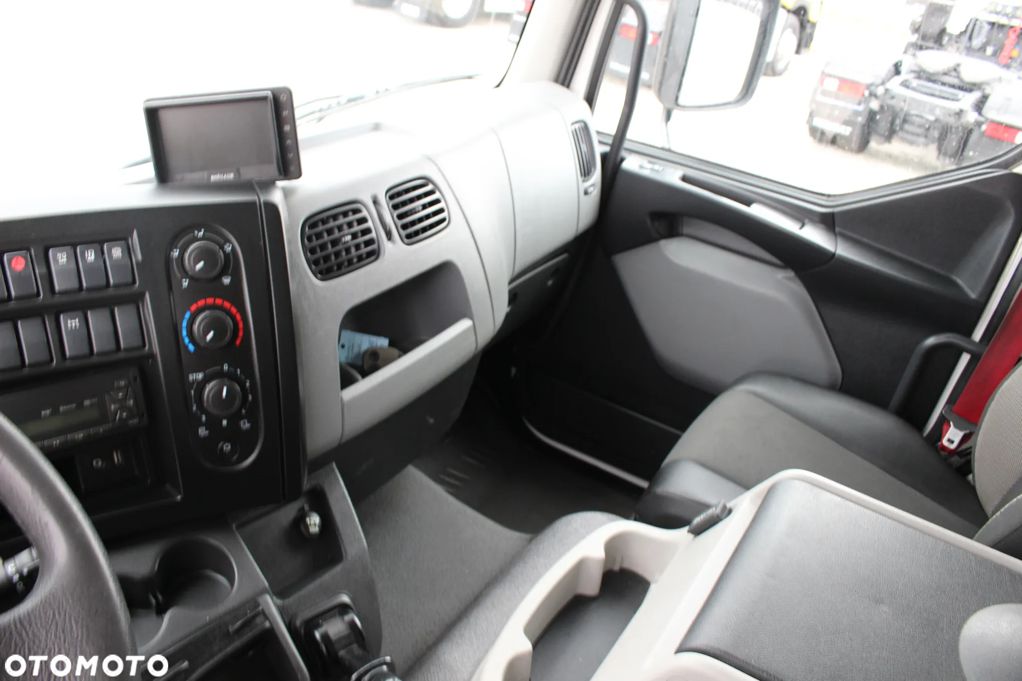 Renault D14 *240KM*/ KONTENER + WINDA /21 PALET / KLIMA / OPONY 80%/SERWIS FR/ SUPER STAN / - 29