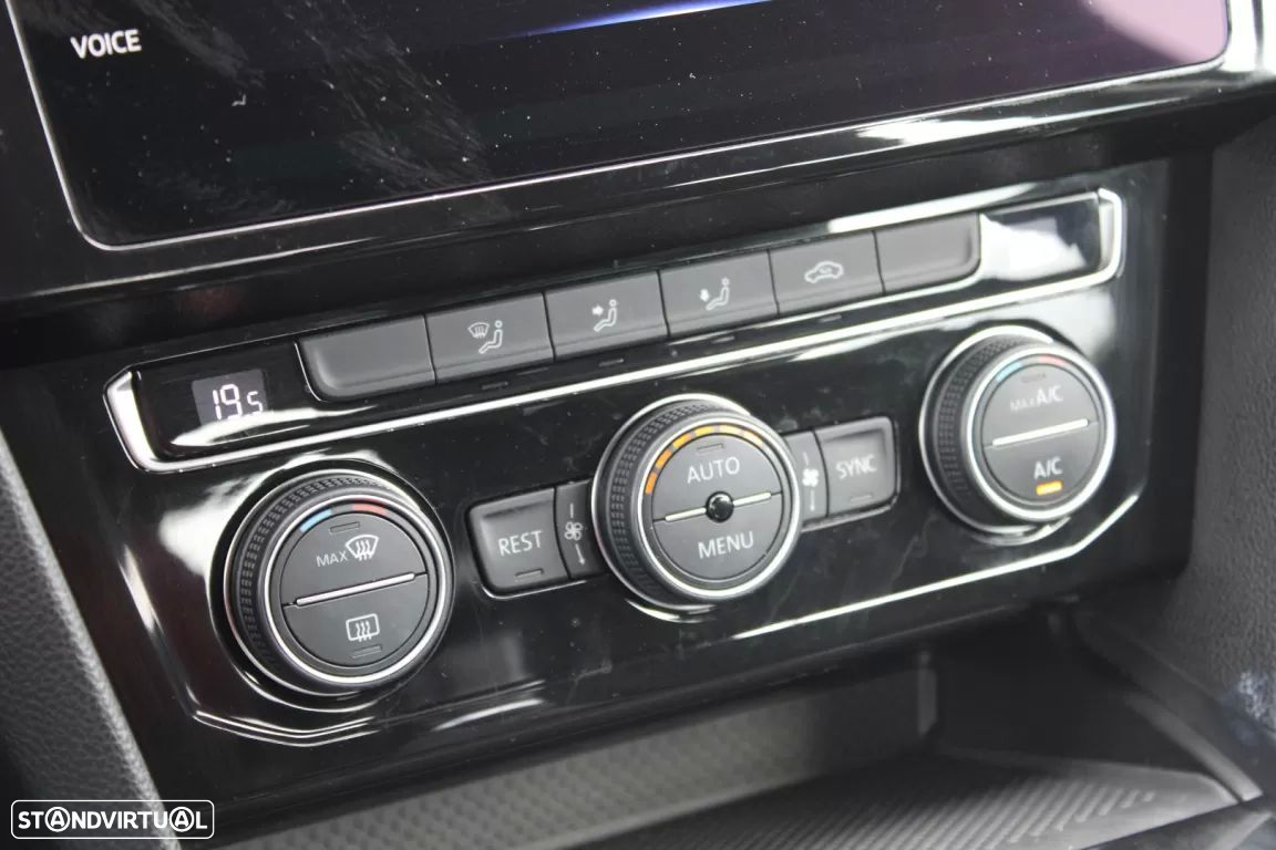 VW Passat 2.0 TDI Confortline - 29