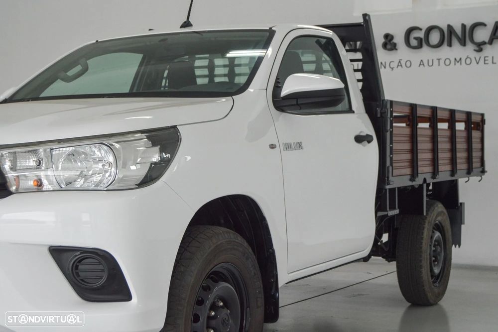 Toyota Hilux 2.4 D-4D 4X4 Cabine Simples 2L - 17