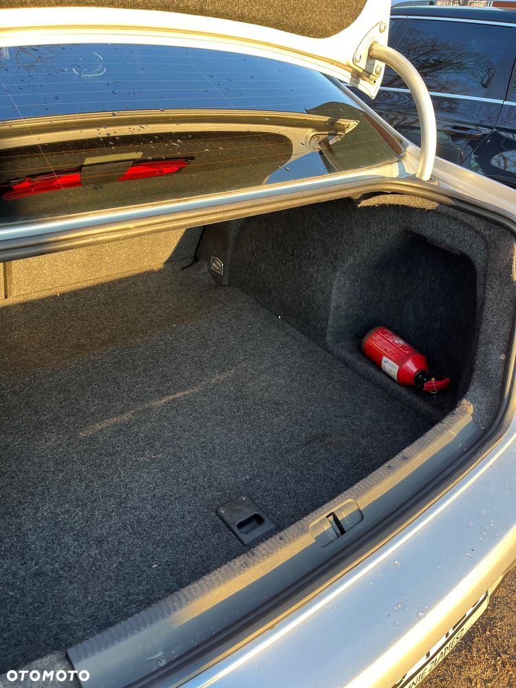 Volkswagen Passat 2.0 TDI Trendline - 24