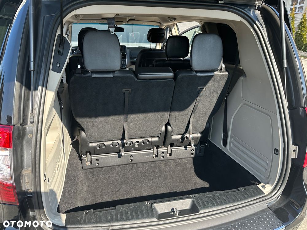 Chrysler Town & Country - 18