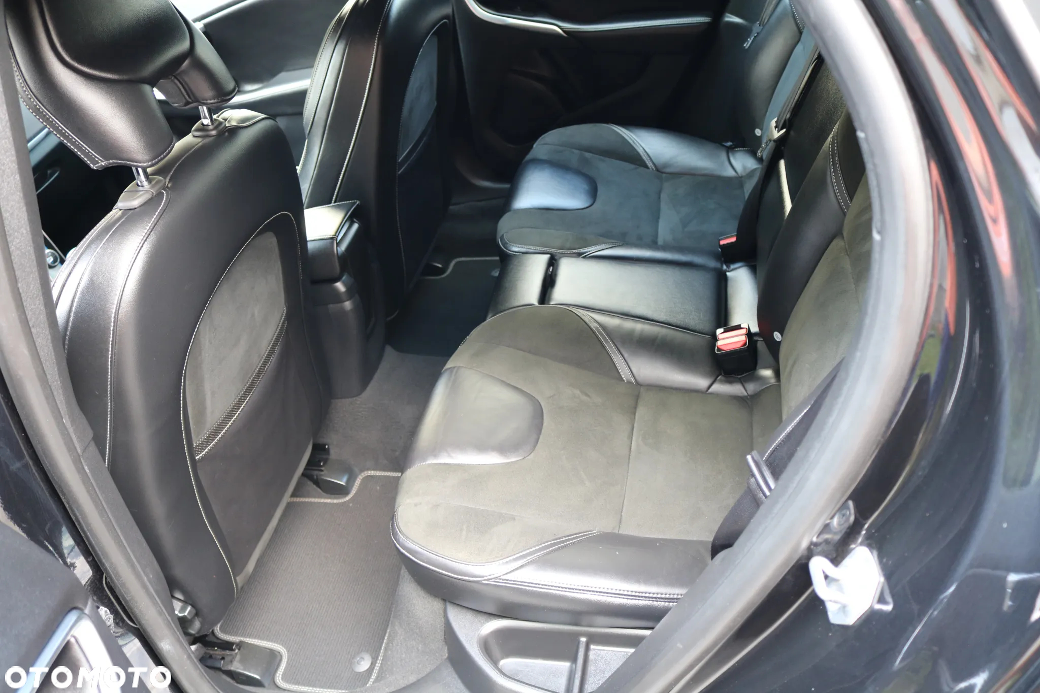 Volvo V40 D4 Drive-E R-Design Momentum - 5