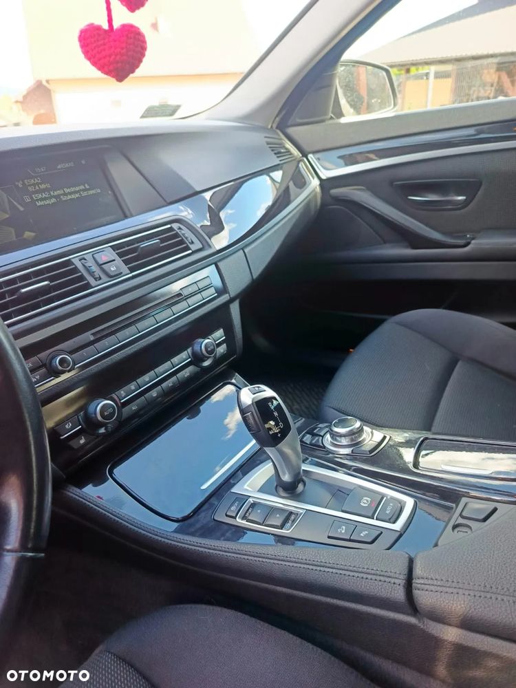 BMW Seria 5 525d xDrive - 8
