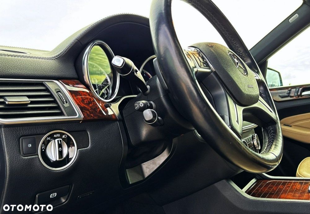 Mercedes-Benz ML - 11