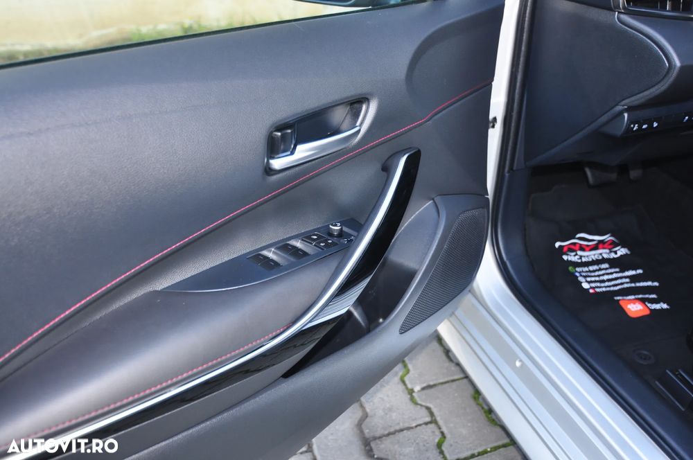 Toyota Corolla 2.0 HSD Exclusive Plus GR Sport Bi-Tone - 18