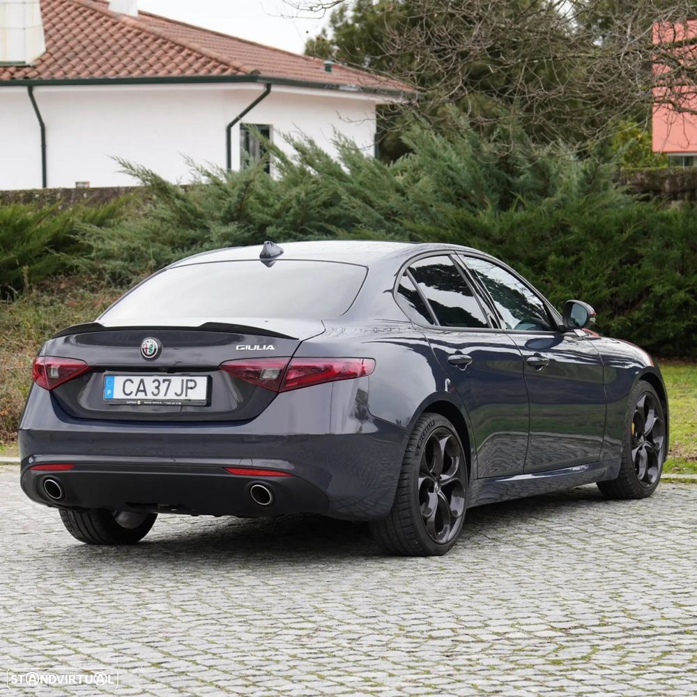 Alfa Romeo Giulia 2.2 D AT8 - 8