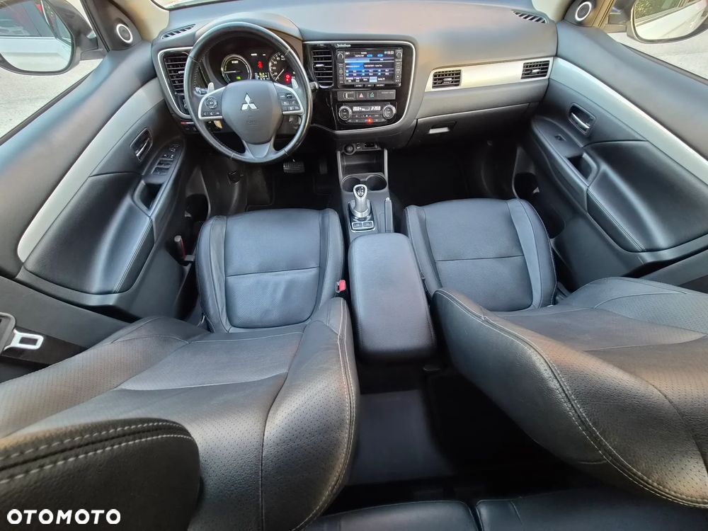 Mitsubishi Outlander - 6