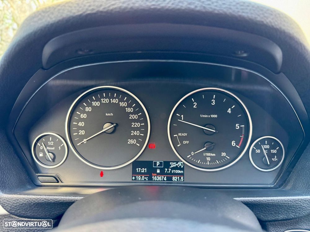BMW 318 d Touring Auto - 31