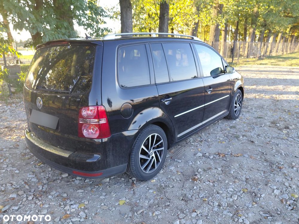 Volkswagen Touran - 10
