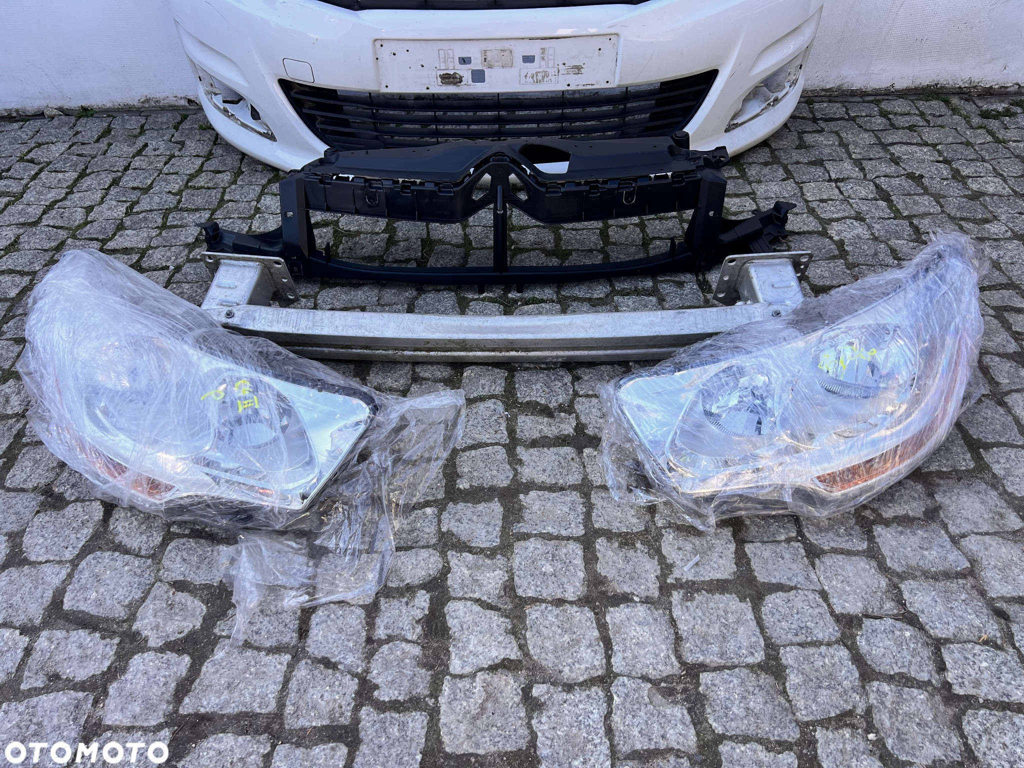 CITROEN C4 II B7 pas przedni gorny wzmocnienie zderzaka - 2