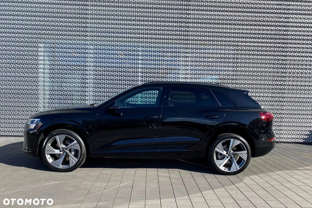 Audi Q8 e-tron 55 Quattro S Line - 2