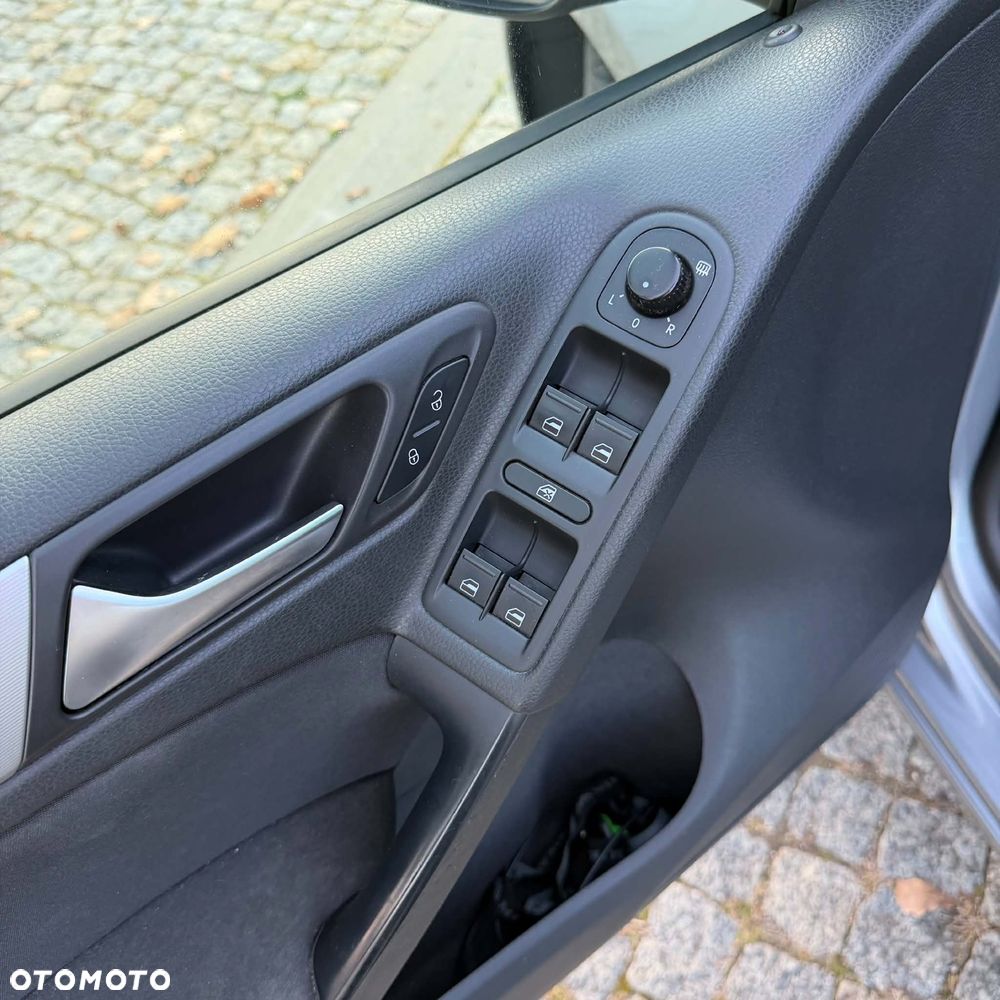 Volkswagen Golf - 8