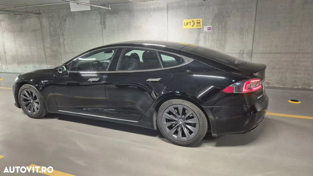 Tesla Model S - 6