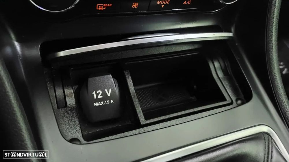 Mercedes-Benz CLA 200 - 35