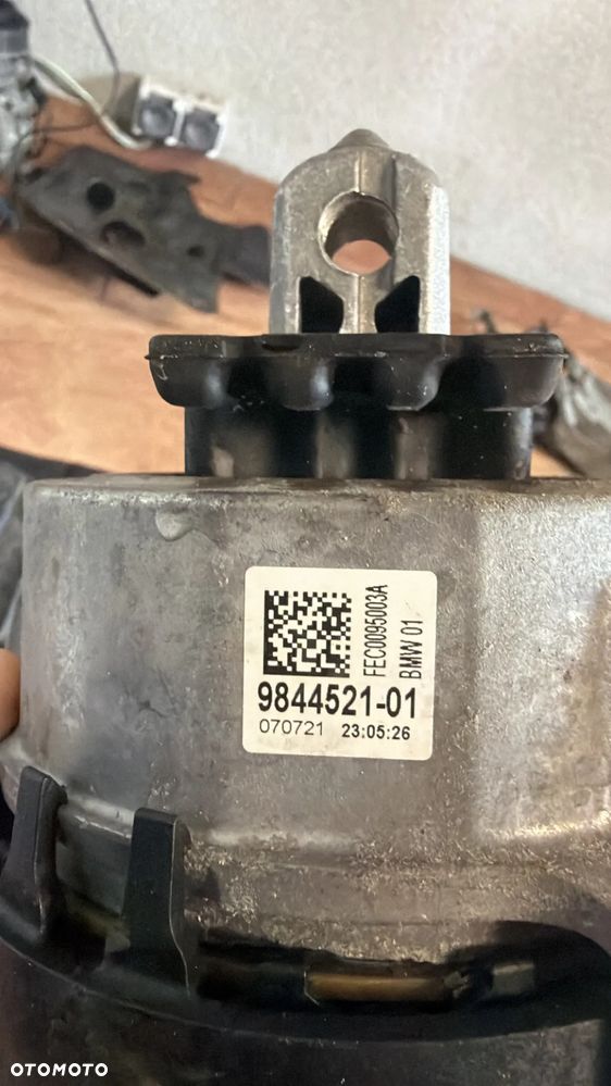 BMW X5 G05 PODUSZKA LEWA SILNIKA 9844521 - 3