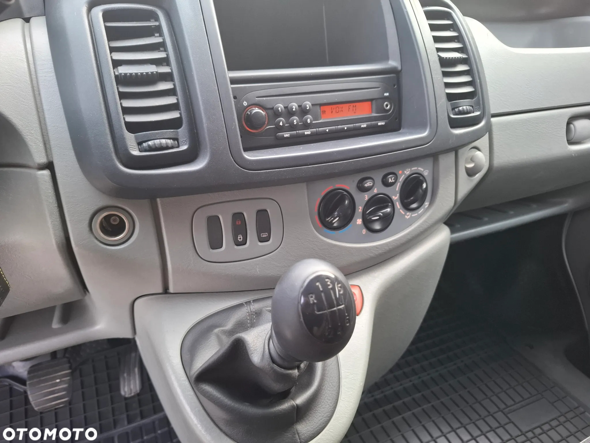 Opel Vivaro - 11