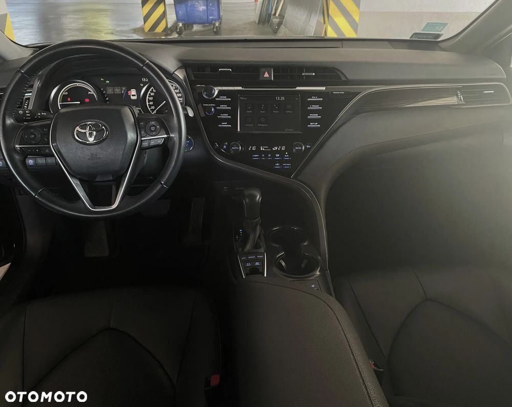 Toyota Camry Business Edition - 8