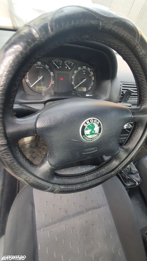 Skoda Octavia 1.6 Ambiente - 1