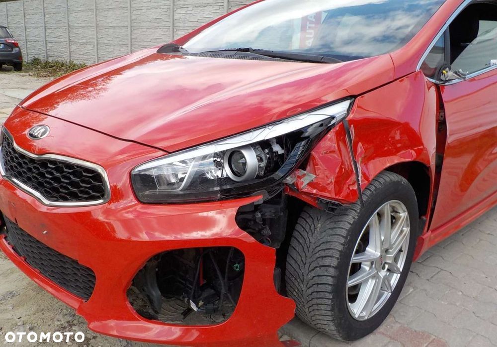 Kia Ceed - 10