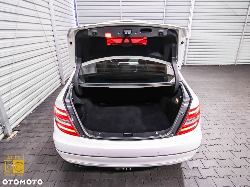Mercedes-Benz Klasa C 180 CGI BlueEff Avantgarde - 13