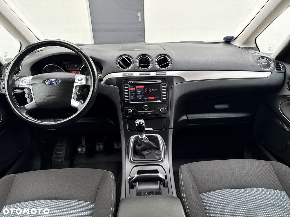 Ford Galaxy 2012 photo 5
