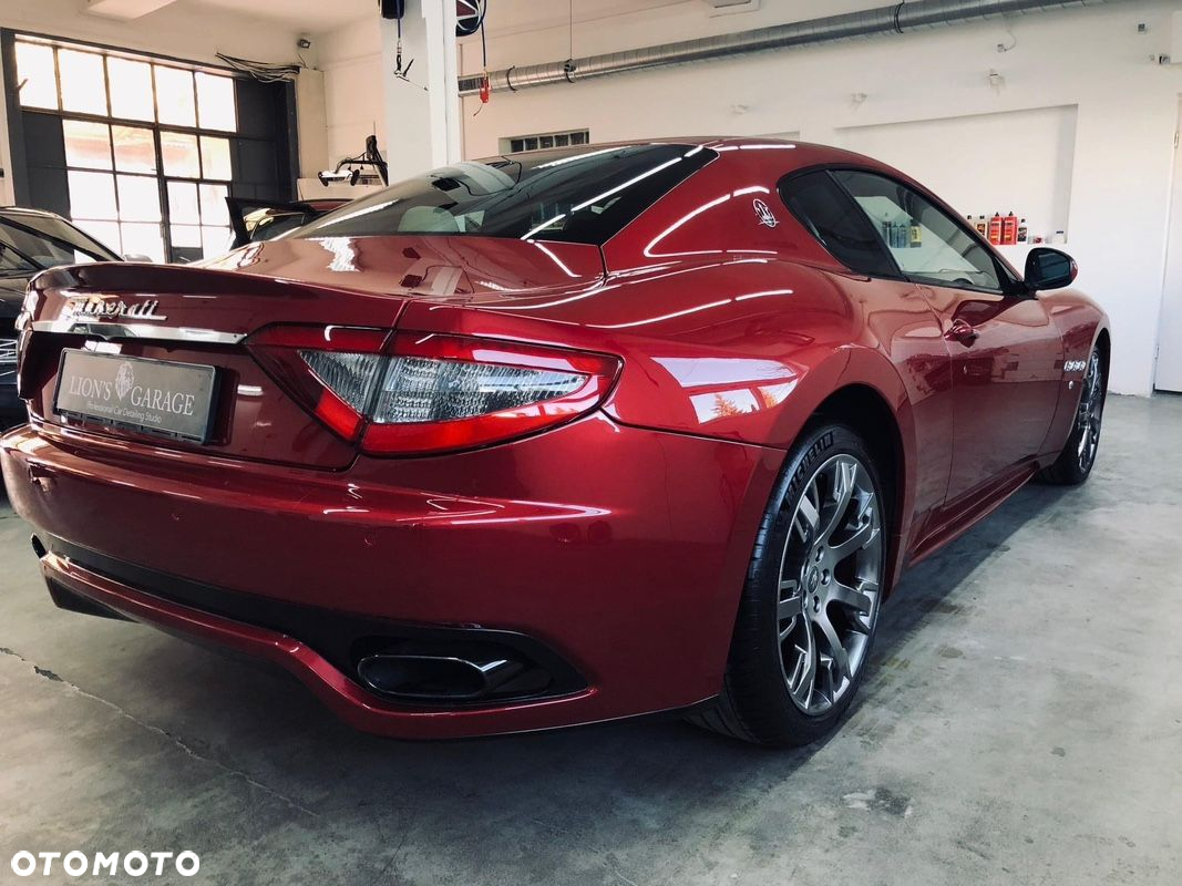 Maserati GranTurismo S Automat - 14