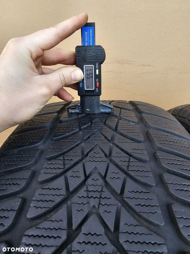 (O11) 235/45R17 94H 5,5mm 15r / Dunlop SP Winter Sport 4D - 2