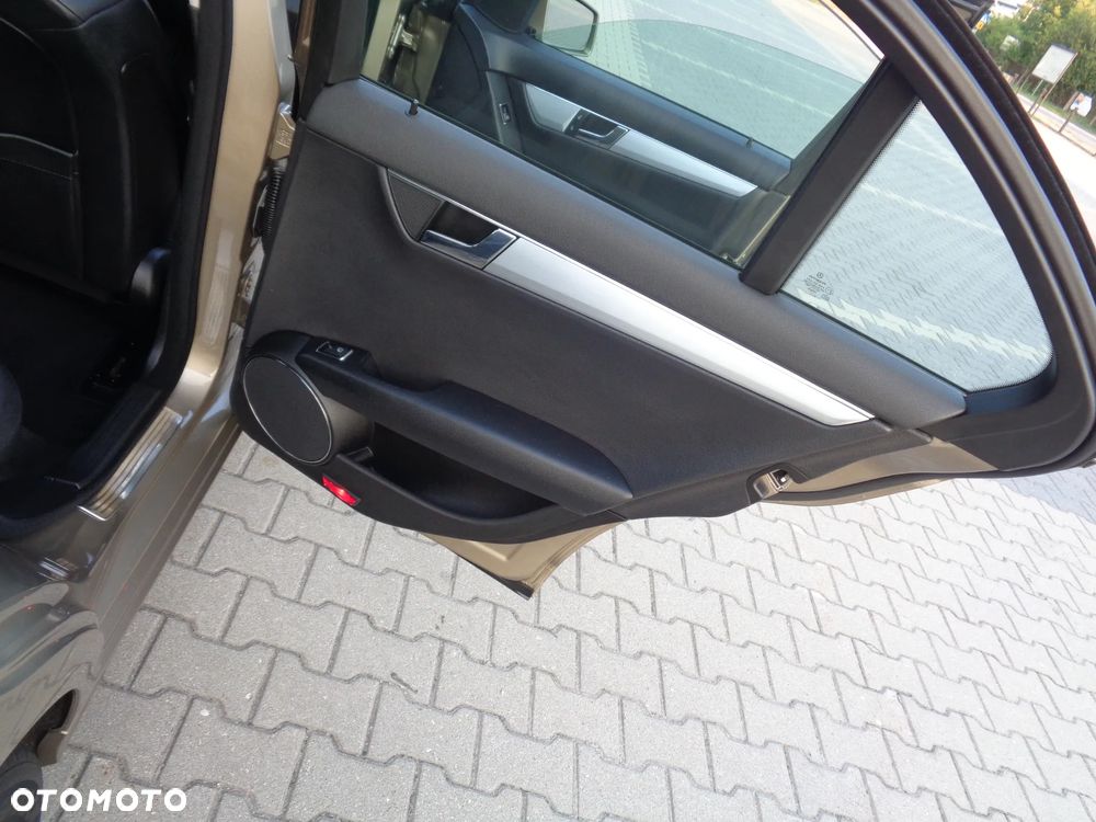 Mercedes-Benz Klasa C 200 (BlueEFFICIENCY) Avantgarde - 38
