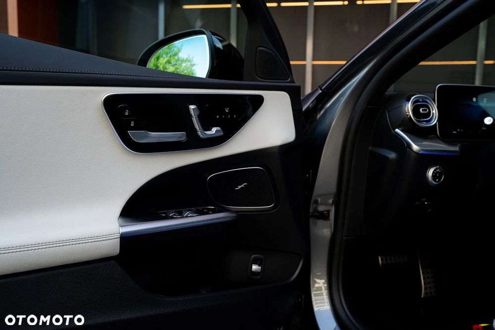 Mercedes-Benz Klasa C 200 mHEV 4-Matic AMG - 29