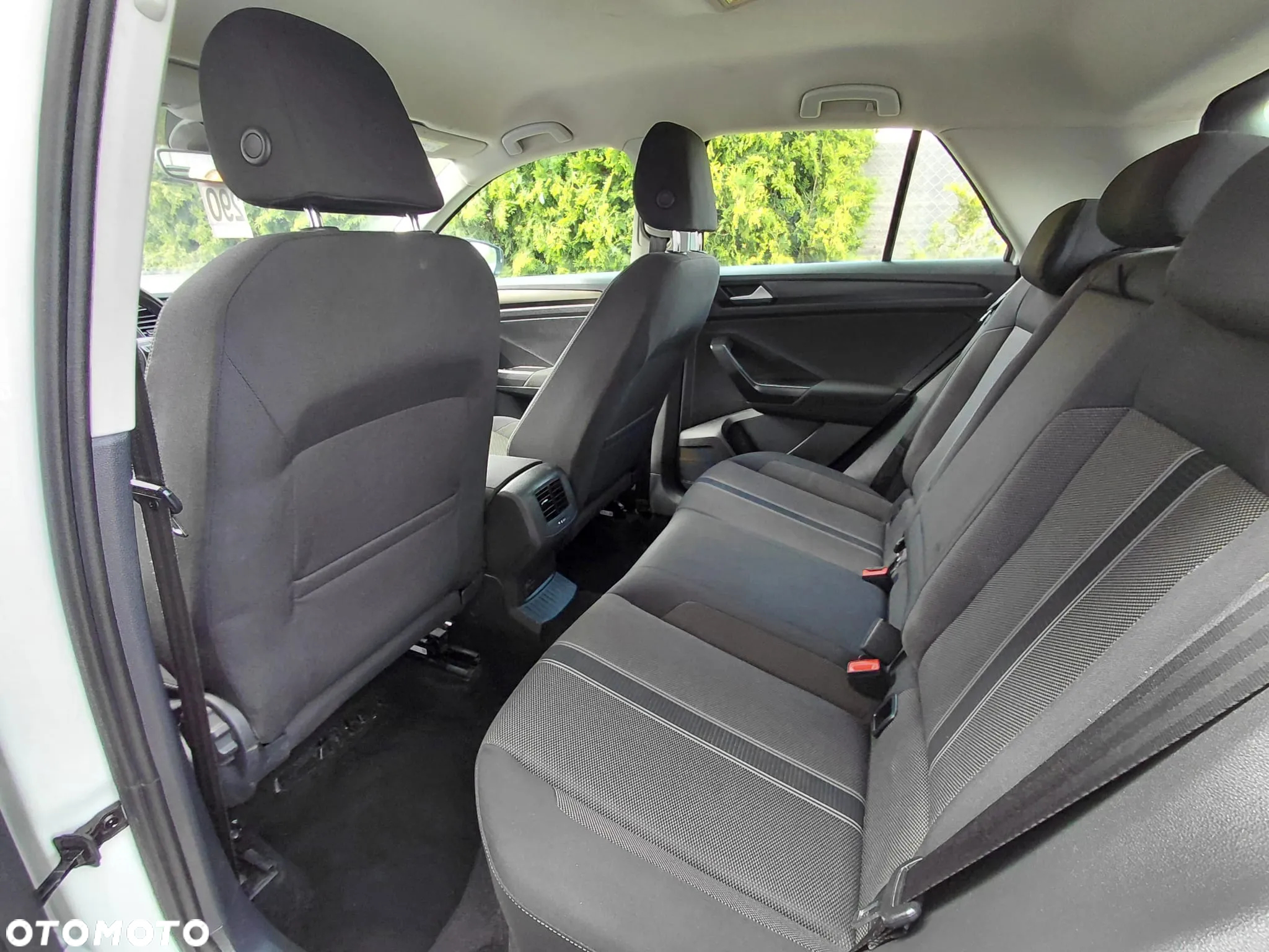 Volkswagen T-Roc - 12