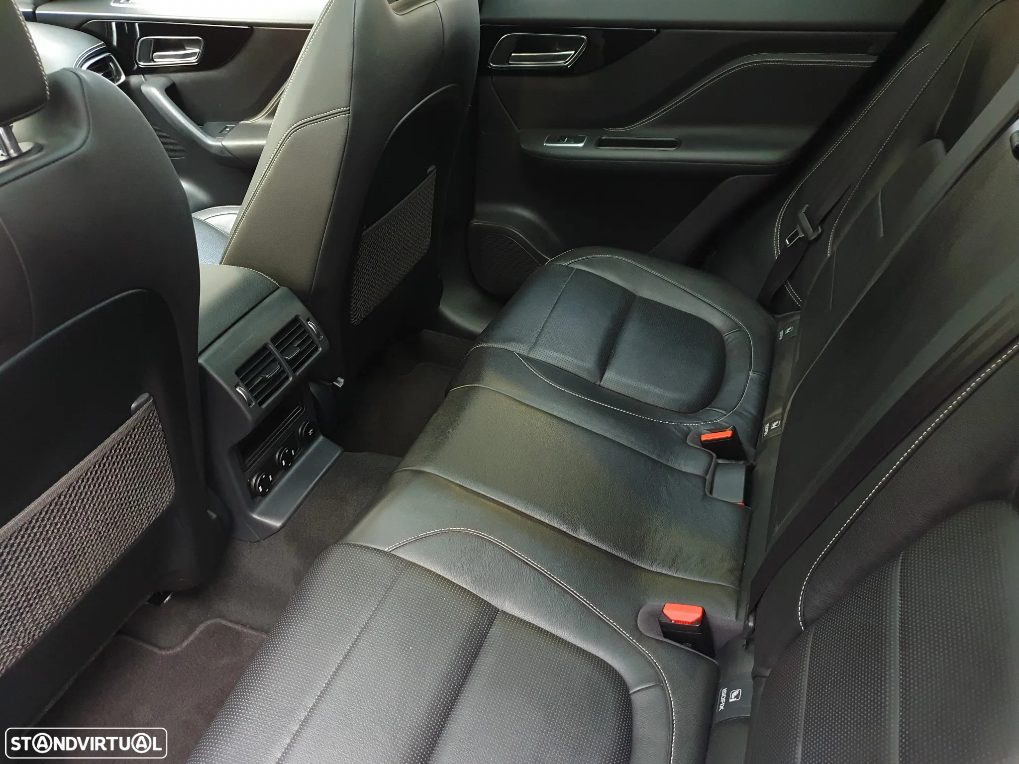 Jaguar F-Pace 20d AWD Aut. R-Sport - 7