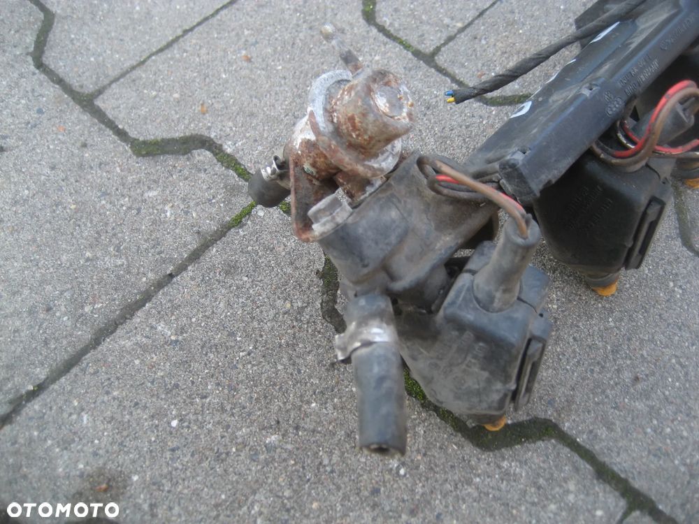 vw golf ii 1,3 benzyna listwa wtryskowa 030133321e - 2