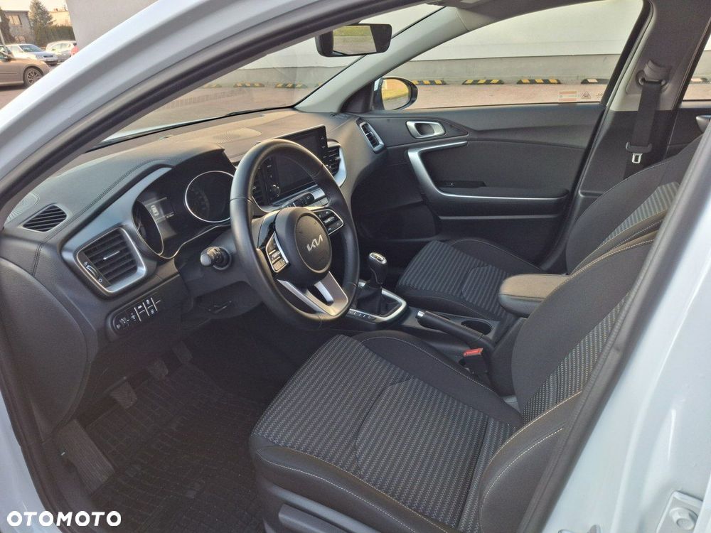 Kia Ceed 1.5 T-GDI M - 12