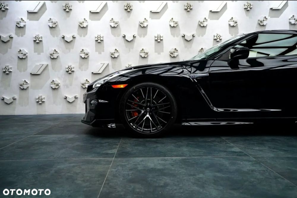 Nissan GT-R - 2