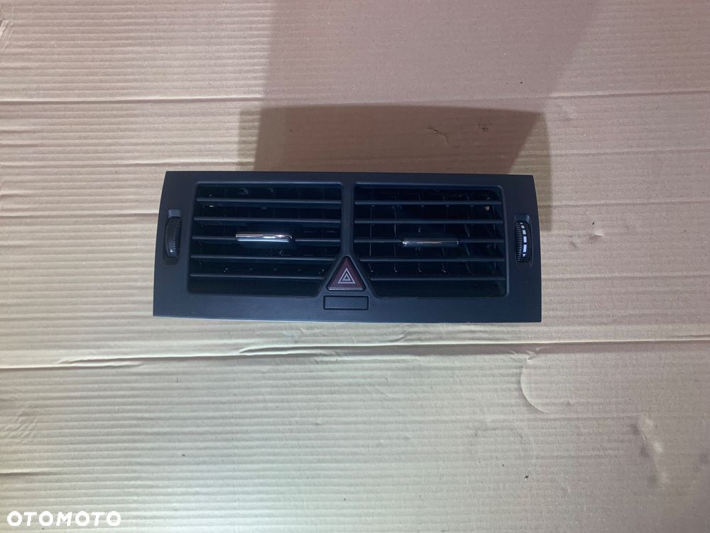 1698300054 kratka nawiewu środkowa Mercedes a w169 b w245 - 1