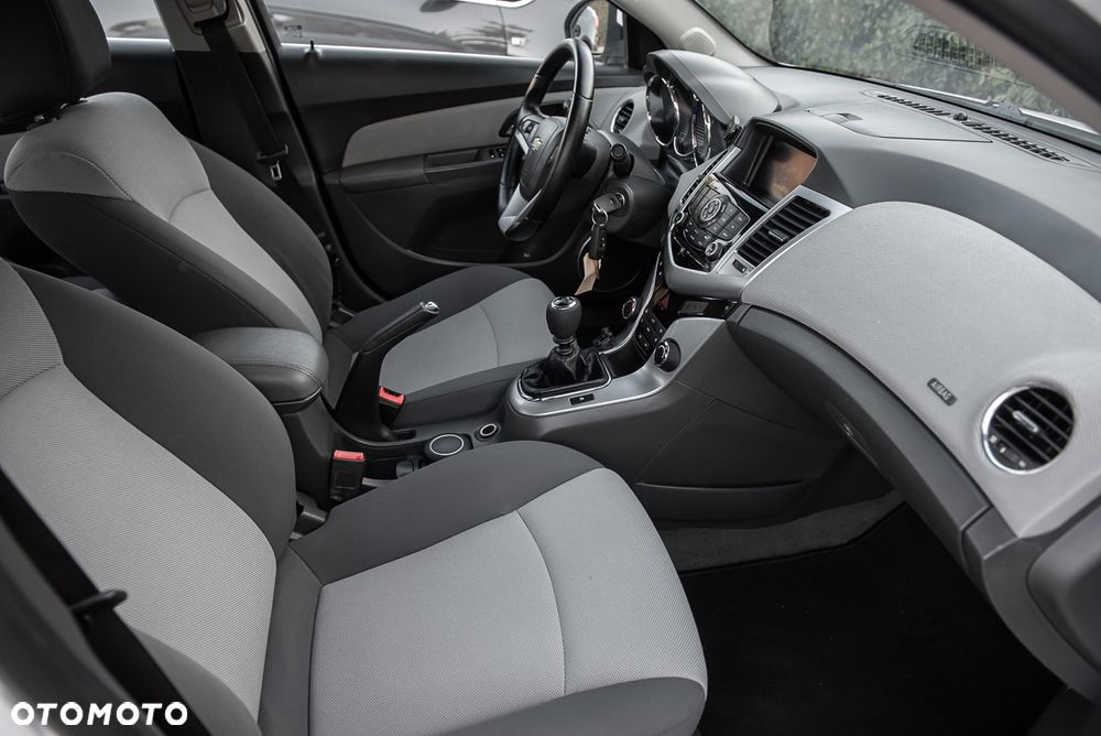 Chevrolet Cruze 1.8 LS - 28