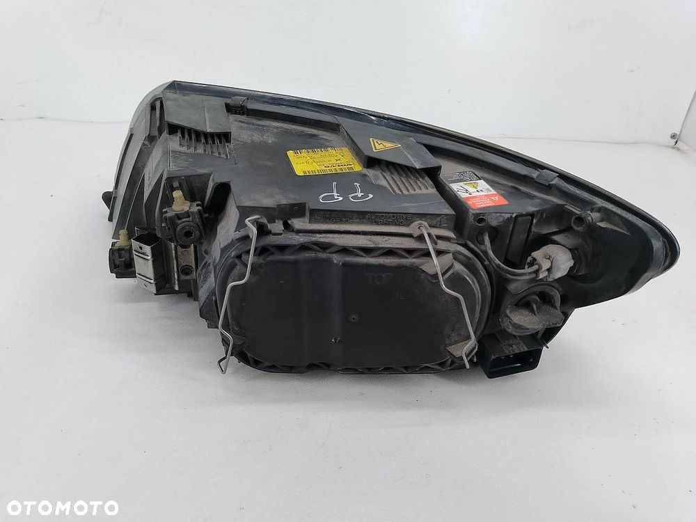 LAMPA PRZÓD PRAWA XENON VOLVO V50 30744682  0301198278  AL - 7